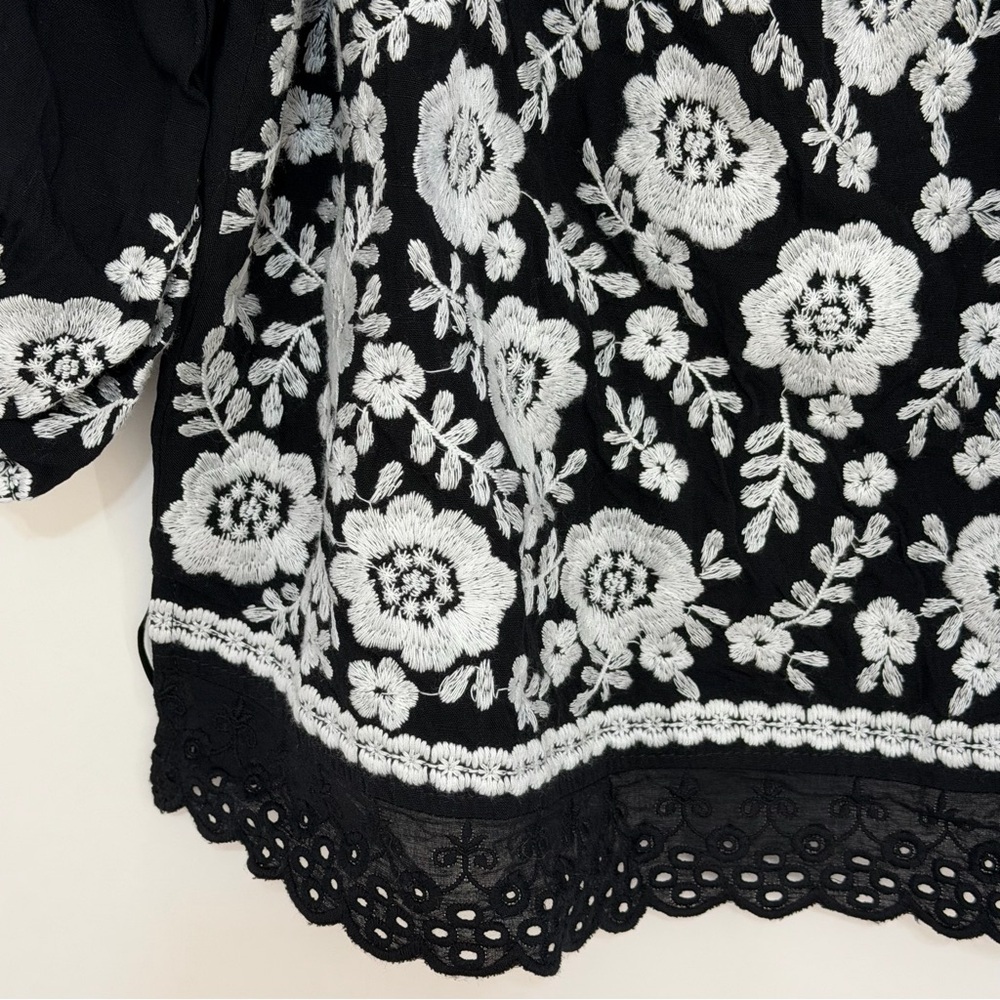 Savanna Jane Women's Embroidered Floral Boho Top Black/White Size Small - Picture 4 of 9